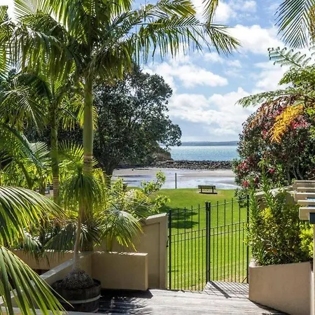 Beachside Bliss Castor Bay - Holiday By The Beach Auckland Exterior photo