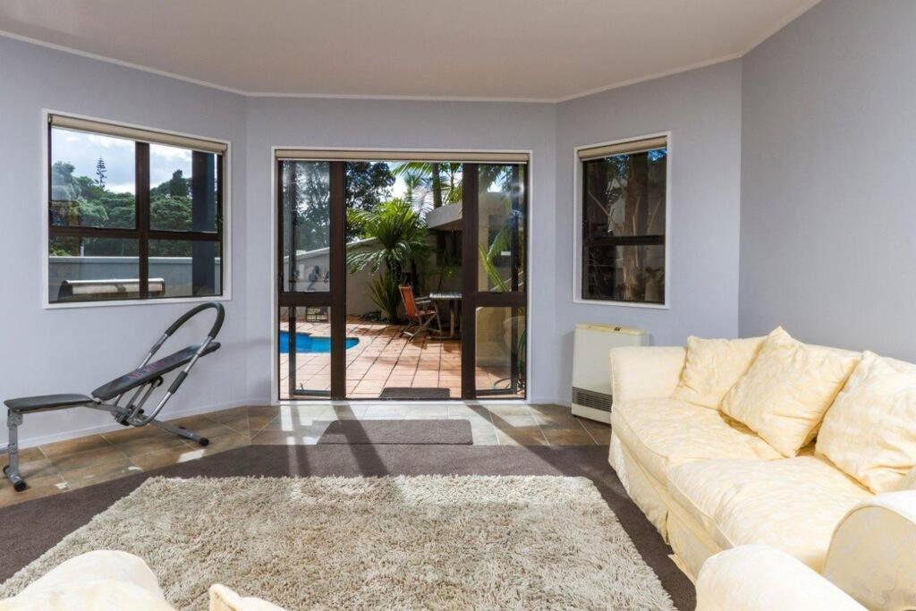 Beachside Bliss Castor Bay - By The Apartment Auckland